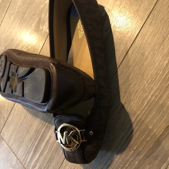 Michael Kors Lillie Moc Moccasin MK Mini Logo Hardware Flats Brown Size 9 - Picture 3 of 3